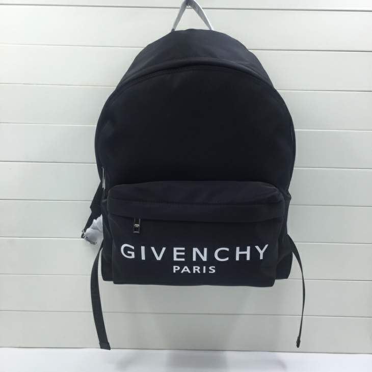 Picture of Givenchy Handbags _SKUfw240170036fw